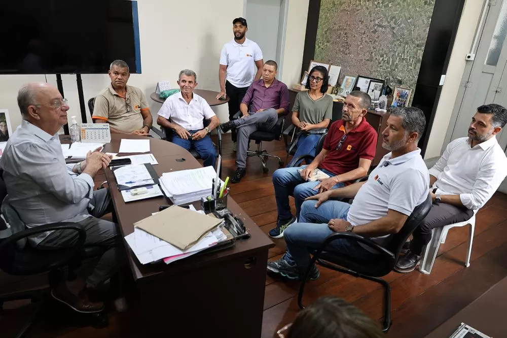 Plataforma de mobilidade urbana é apresentada em reunião no gabinete do prefeito