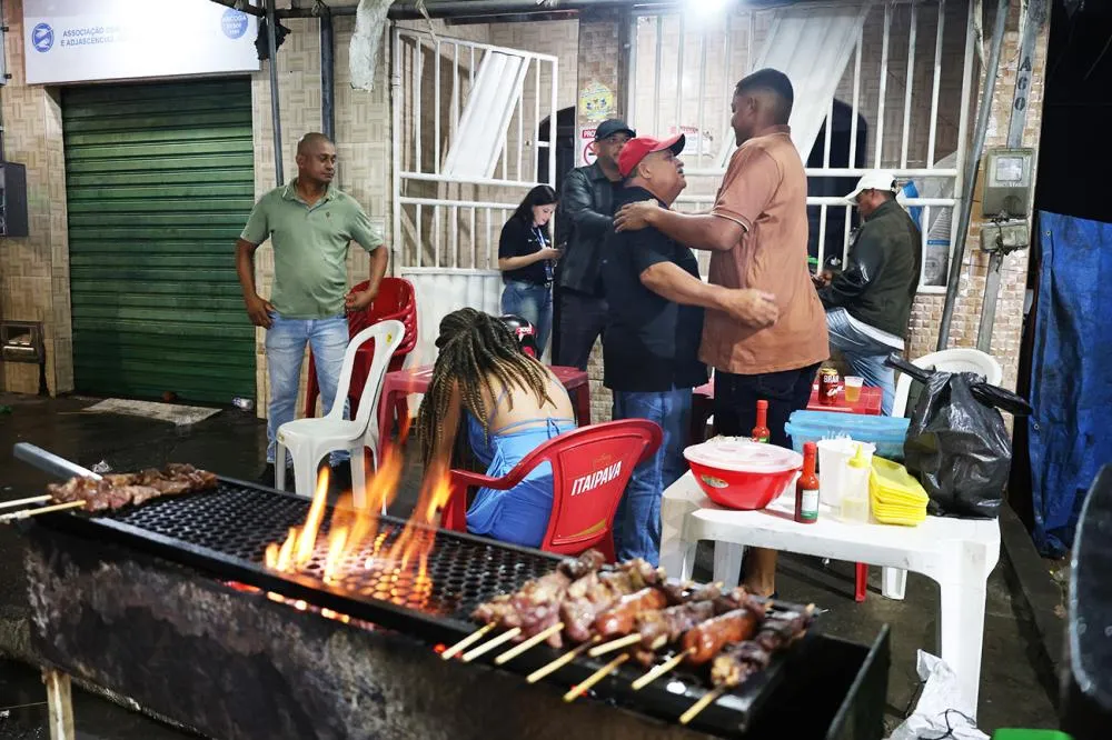 Comerciantes improvisam pontos de venda em casa e aproveitam movimentação da Festa do Vaqueiro em Ipuaçu