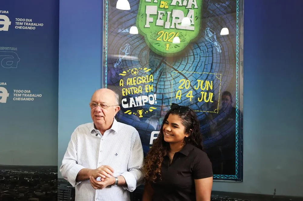 Cantora feirense finalista do quadro Dupla do Brasil, do Caldeirão com Mion, é recebida pelo prefeito
