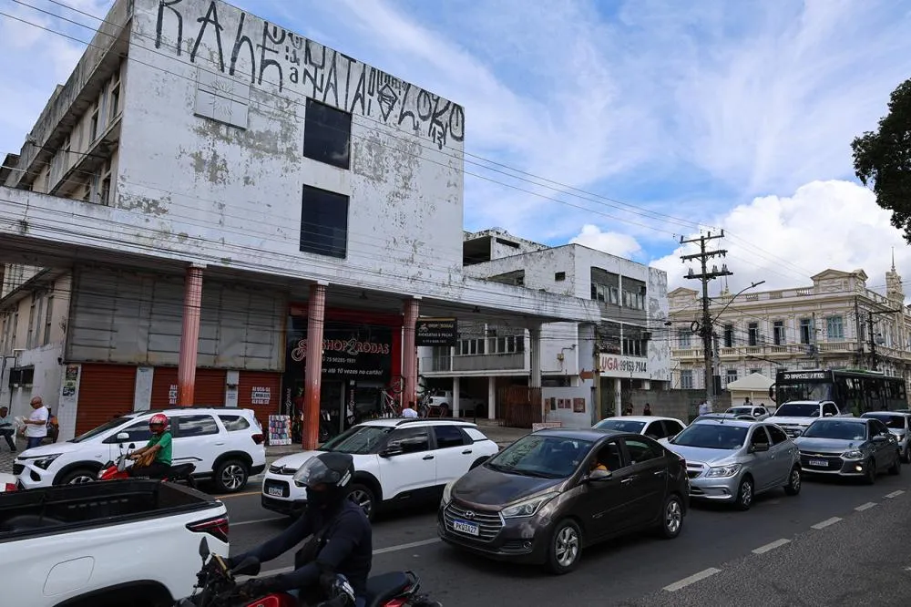 Permanência da Prefeitura no centro influencia positivamente o comércio