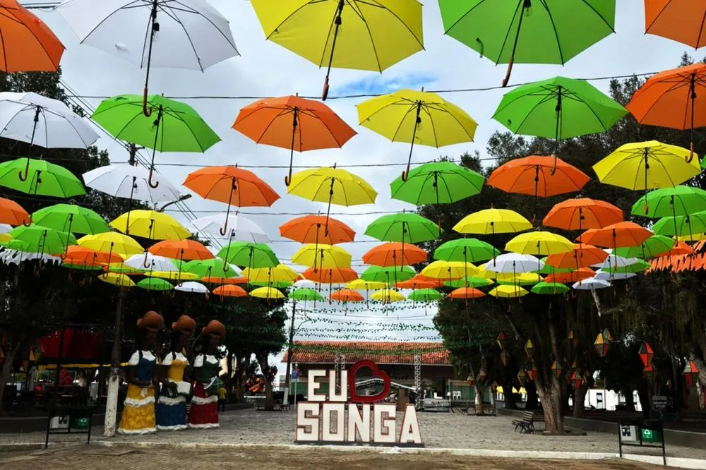 Com grandes shows e decoração de destaque, Jardim do Forró começa nesta sexta em São Gonçalo dos Campos; confira a programação
