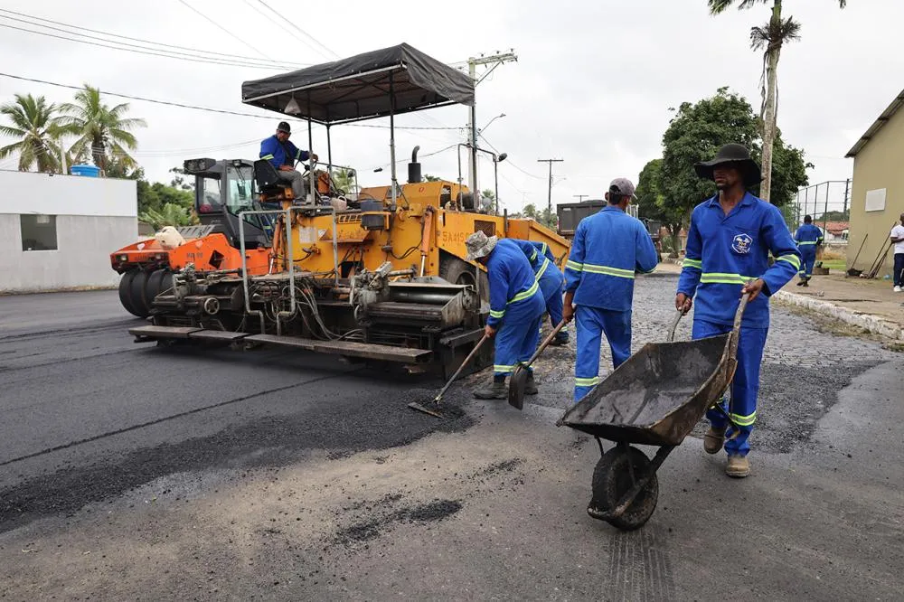 Pavimentação avança no Limoeiro e prepara entorno da praça para ampla requalificação