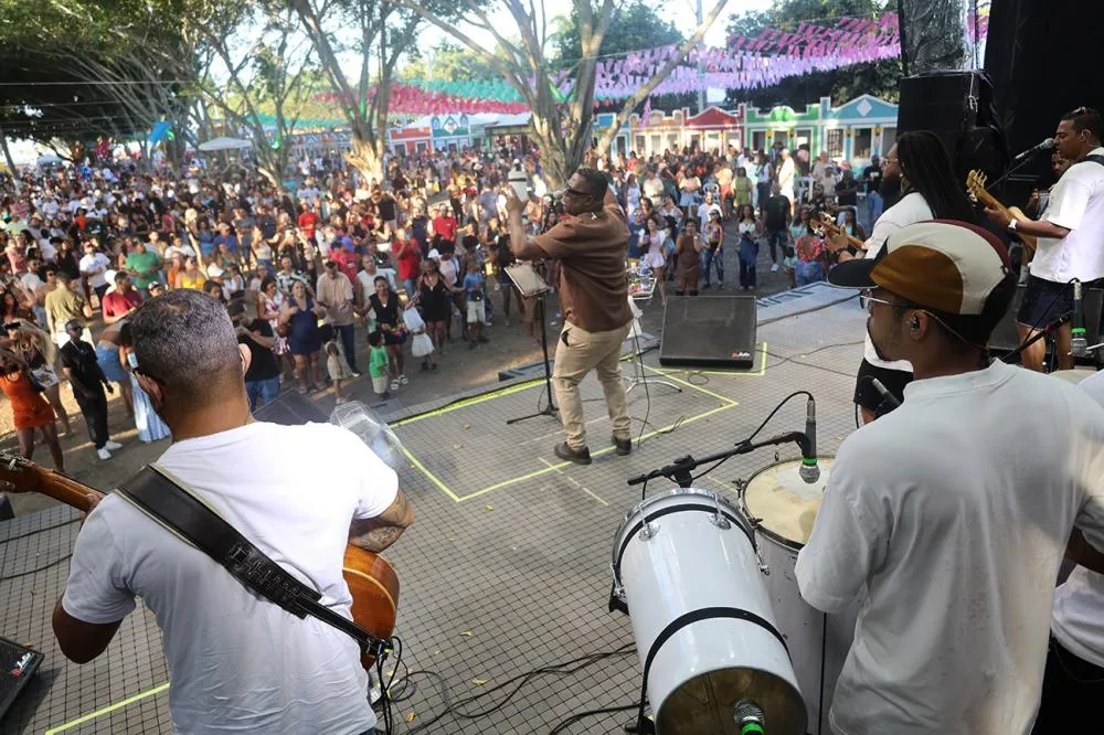 Diversidade de ritmos marca segunda noite de shows na Expofeira 2026