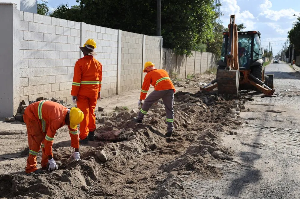 Prefeitura de Feira leva obras de drenagem à avenida Asa Branca