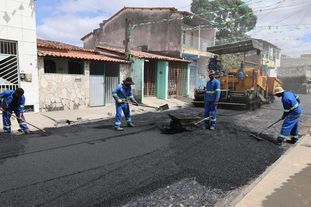 Prefeitura dá início às obras de pavimentação de duas ruas no Caseb