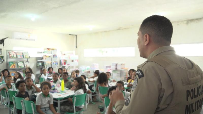 Programa conscientiza estudantes sobre o combate às drogas