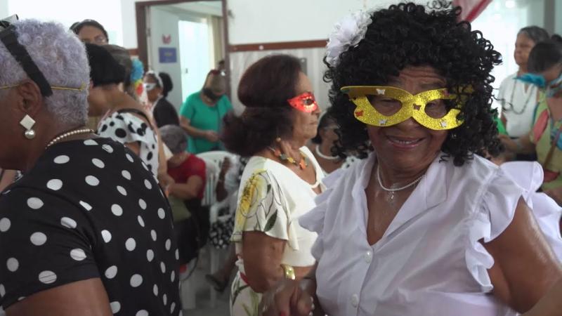 Centro Dona Zazinha comemora 20 anos de existência com um baile de máscara