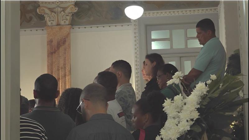 Familiares e amigos se despedem do empresário Modezil Cerqueira 