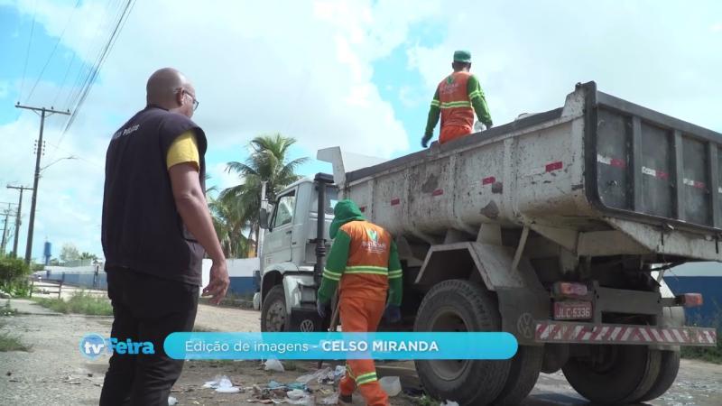 Secretaria de Serviços Públicos retira lixo da Casa de Acumulador