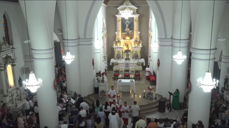 Catedral Metropolitana lota para celebração da Missa do Galo