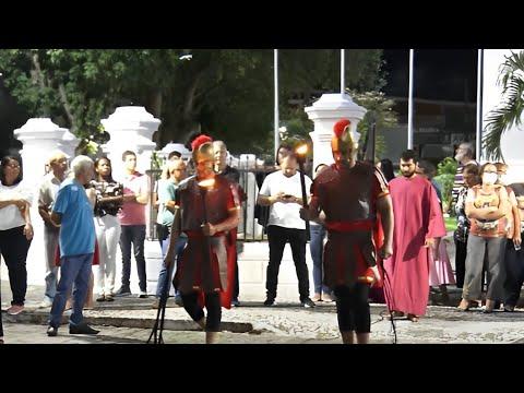 Tradicional Procissão do Fogaréu reúne centenas de fiéis em Feira de Santana