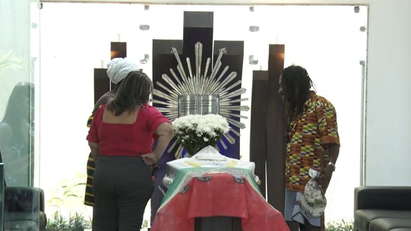 Familiares e amigos se despedem do cantor Jorge de Angélica