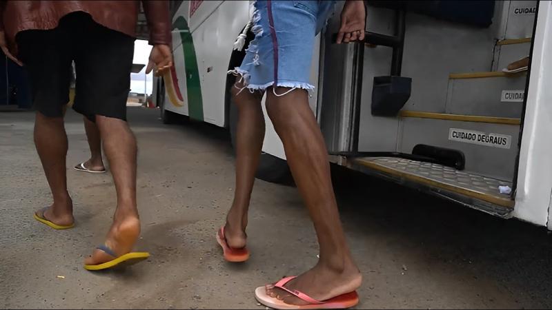 Feirenses mantidos em regime análogo à escravidão retornam para casa