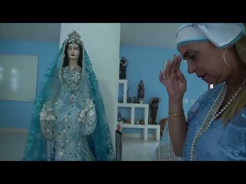 Feirenses mantém tradição de entregar presentes à Rainha do Mar